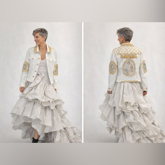 Baroque style White Jacket with Gold Embroidery - Picture 5 of 15